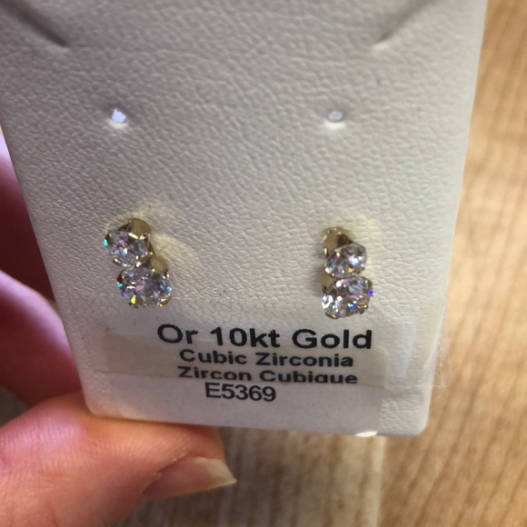 10kt Gold & Zirconium droplet earrings - Picture 3 of 6